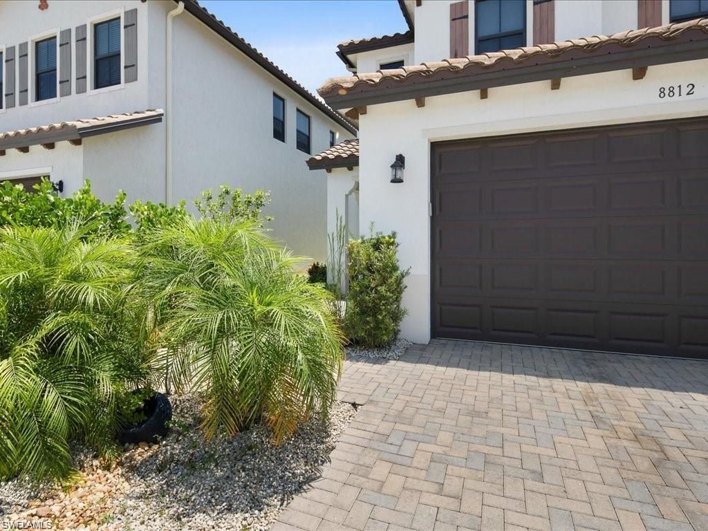 8812 Madrid Cir , Naples, FL 34104 Photo