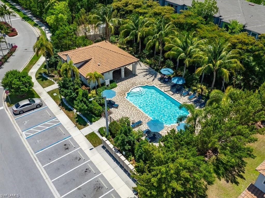 8812 Madrid Cir , Naples, FL 34104 Photo