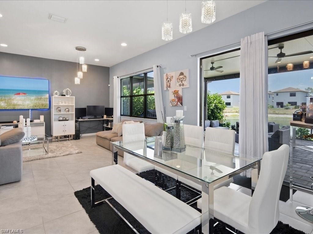 8812 Madrid Cir , Naples, FL 34104 Photo