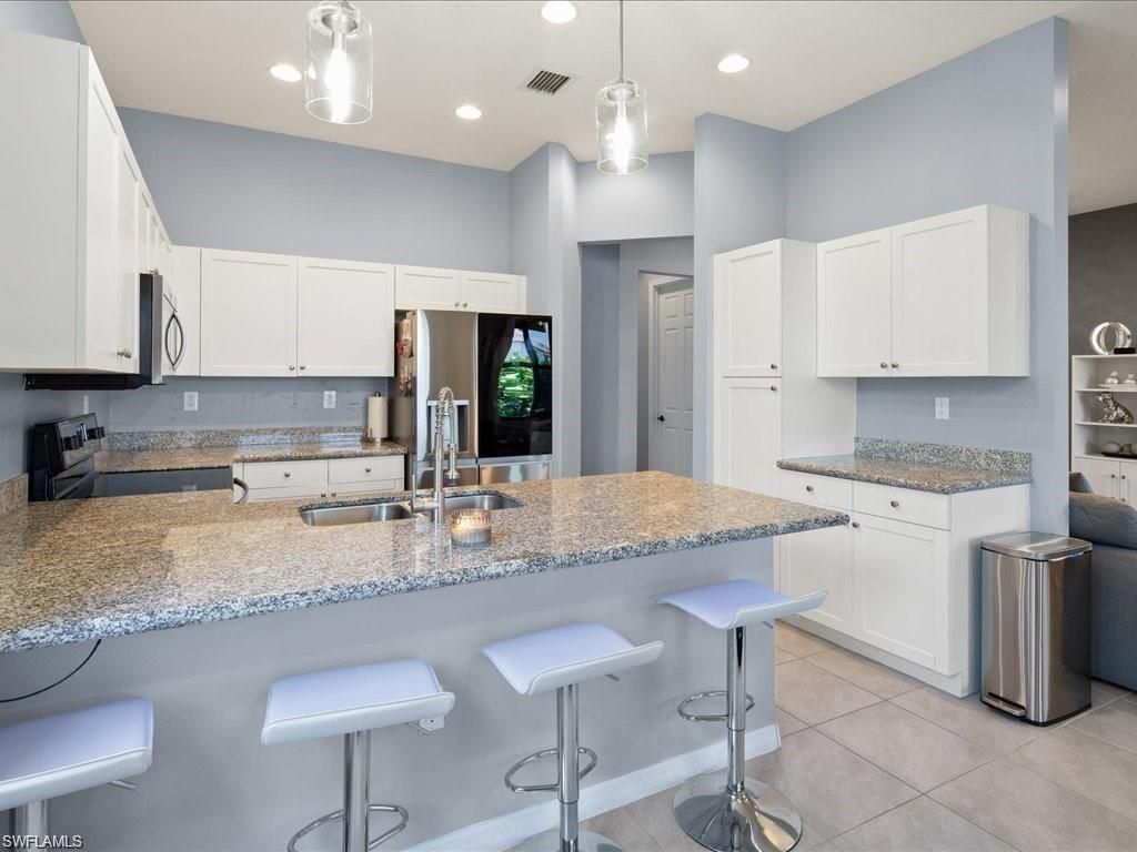 8812 Madrid Cir , Naples, FL 34104 Photo