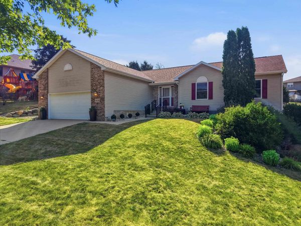 613 Lucky Trail, Mount Horeb, WI 53572