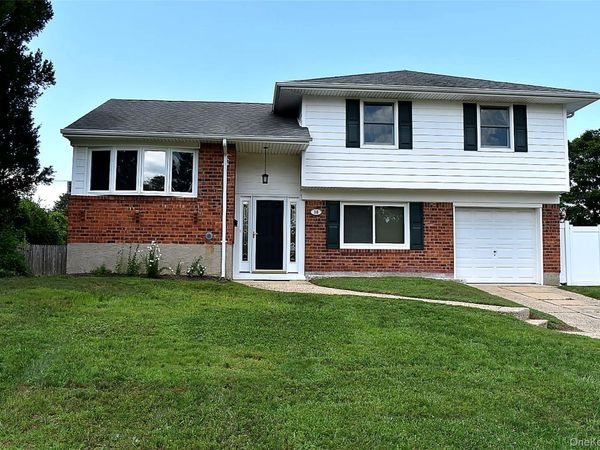 18 Brocton Lane , Kings Park, NY 11754