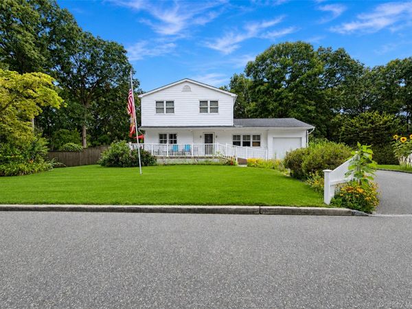 8 Virginia Drive , Medford, NY 11763