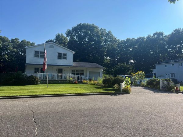8 Virginia Drive , Medford, NY 11763