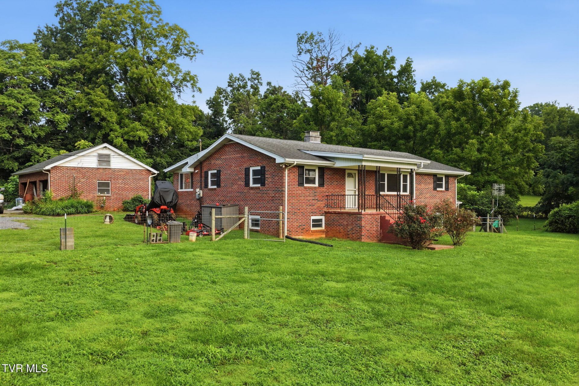 803 Old Jonesboro Road, Bristol, TN 37620 Main Photo