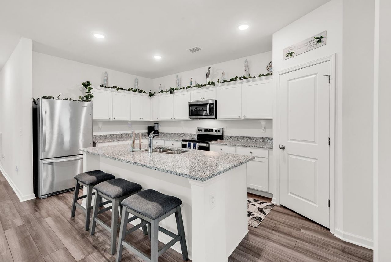 169 Linares St.  Photo 4