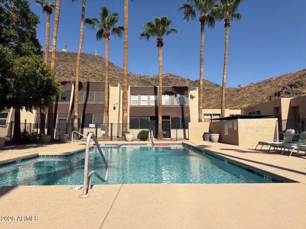 1601 W SUNNYSIDE Drive, Unit 121, Phoenix, AZ 85029
