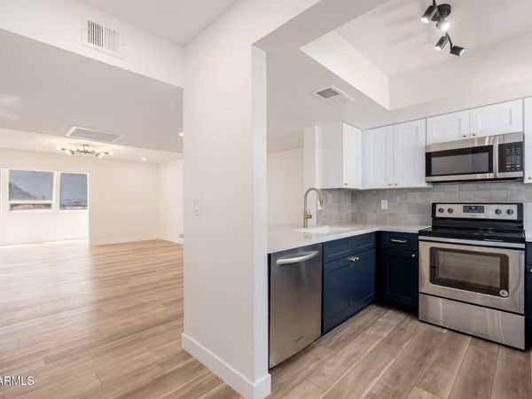 1601 W SUNNYSIDE Drive, Unit 121, Phoenix, AZ 85029