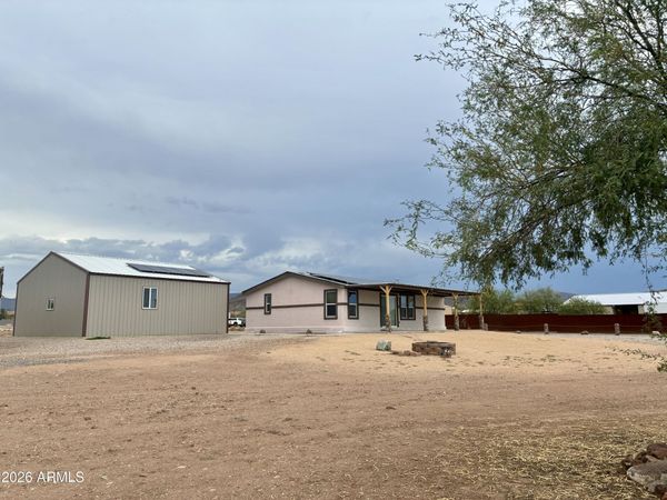 42608 N 6TH Avenue, New River, AZ 85087