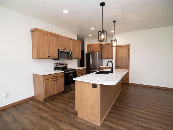 6804 W Belgrave Trl, Sioux Falls, SD 57106