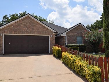 8516 Torreon Court , Dallas, TX 75217