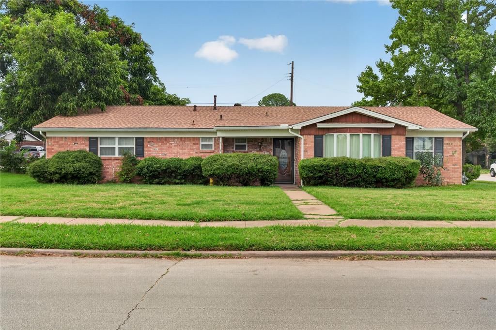1605 Weathered Street, Irving, TX 75062 Main Photo
