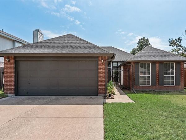 5209 Manhassett Drive, Arlington, TX 76018