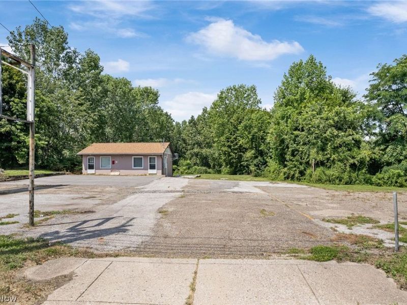 1818 S Arlington Street, Akron, OH 44306 Photo 2