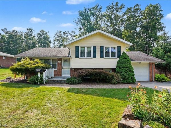 7436 Sugartree Drive , Youngstown, OH 44512