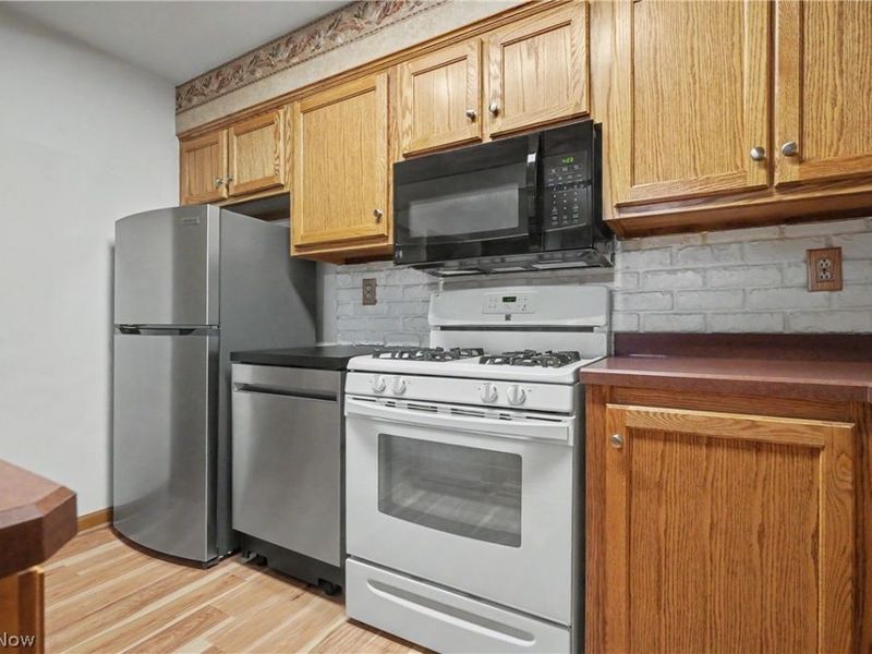 7436 Sugartree Drive, Youngstown, OH 44512 Photo 2