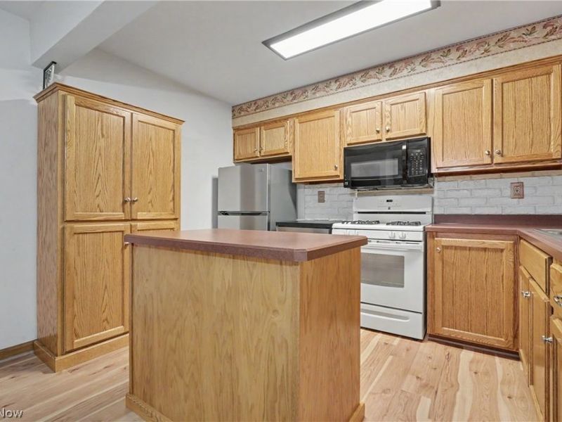 7436 Sugartree Drive, Youngstown, OH 44512 Photo 3