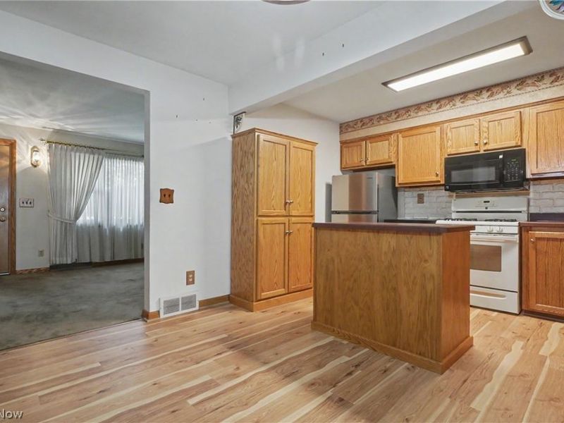 7436 Sugartree Drive, Youngstown, OH 44512 Photo 6