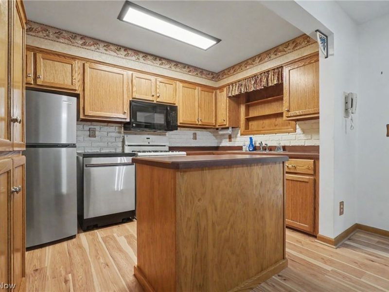 7436 Sugartree Drive, Youngstown, OH 44512 Photo 8