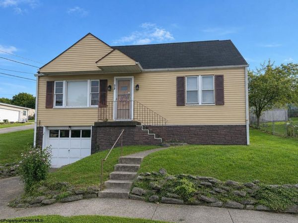 210 Poolside Drive, Mannington, WV 26582