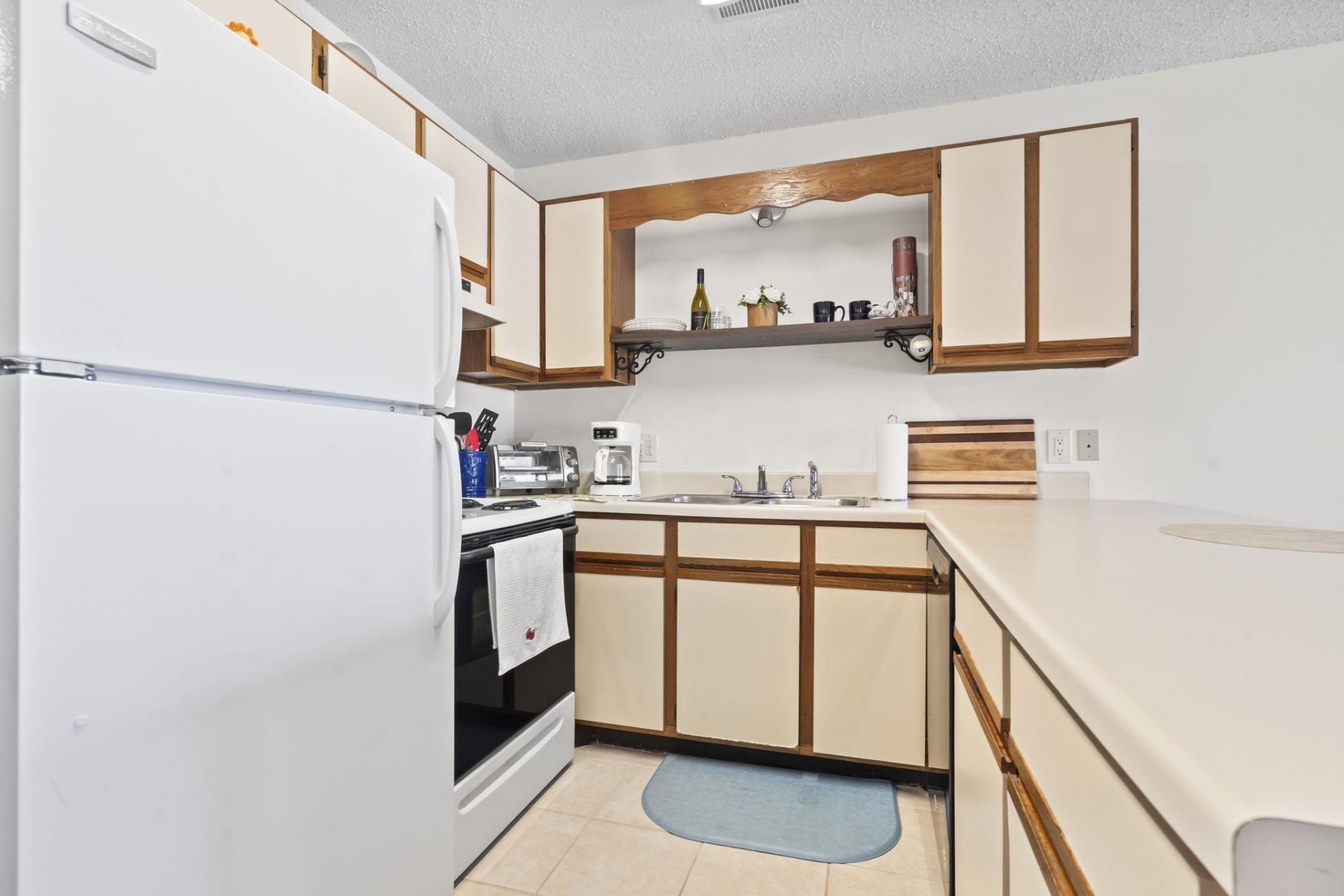 500 Fairway Village Dr.  Photo 8