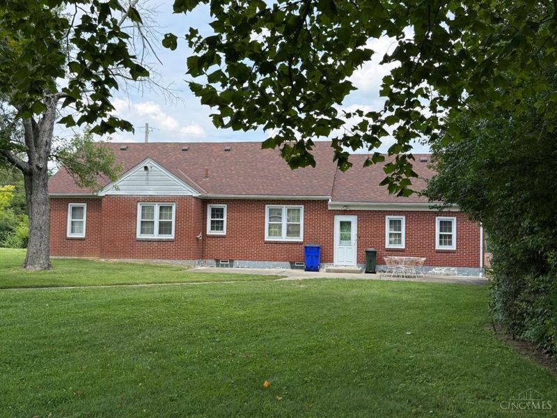665 New London Road, Hamilton, OH 45013 Photo 2