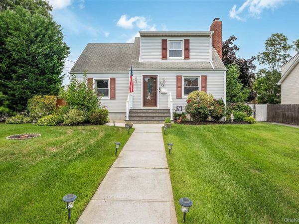 338 Southside Avenue , Freeport, NY 11520