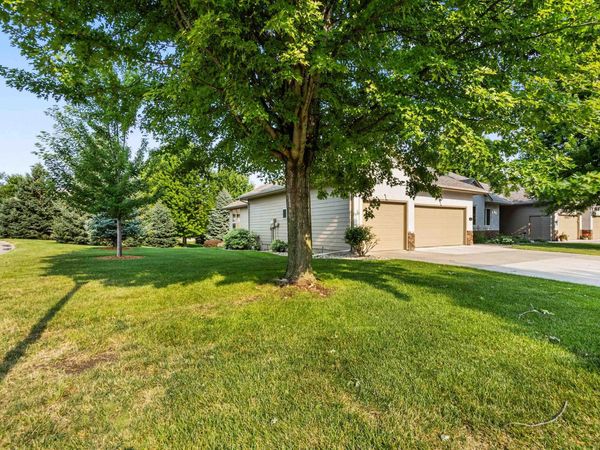 5611 Shadow Wood Pl, Sioux Falls, SD 57108