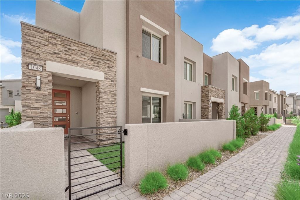 600 N Carriage Hill Drive , Las Vegas, NV 89138