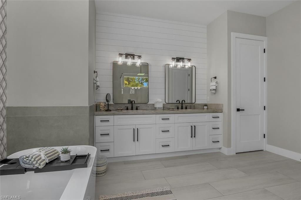 2286 2nd Ave Se, Naples, FL 34117 Photo