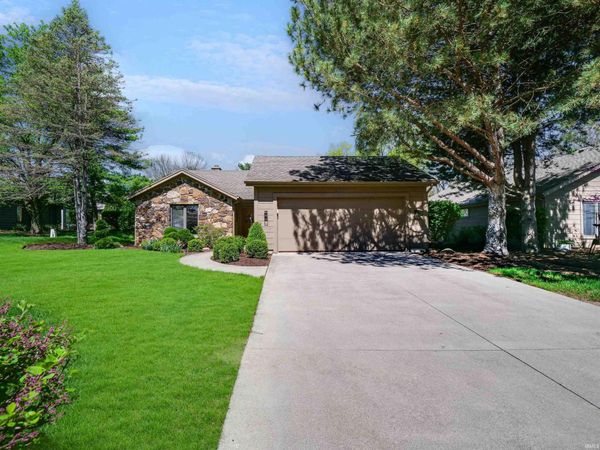 6518 E Canal Pointe Lane, Fort Wayne, IN 46804