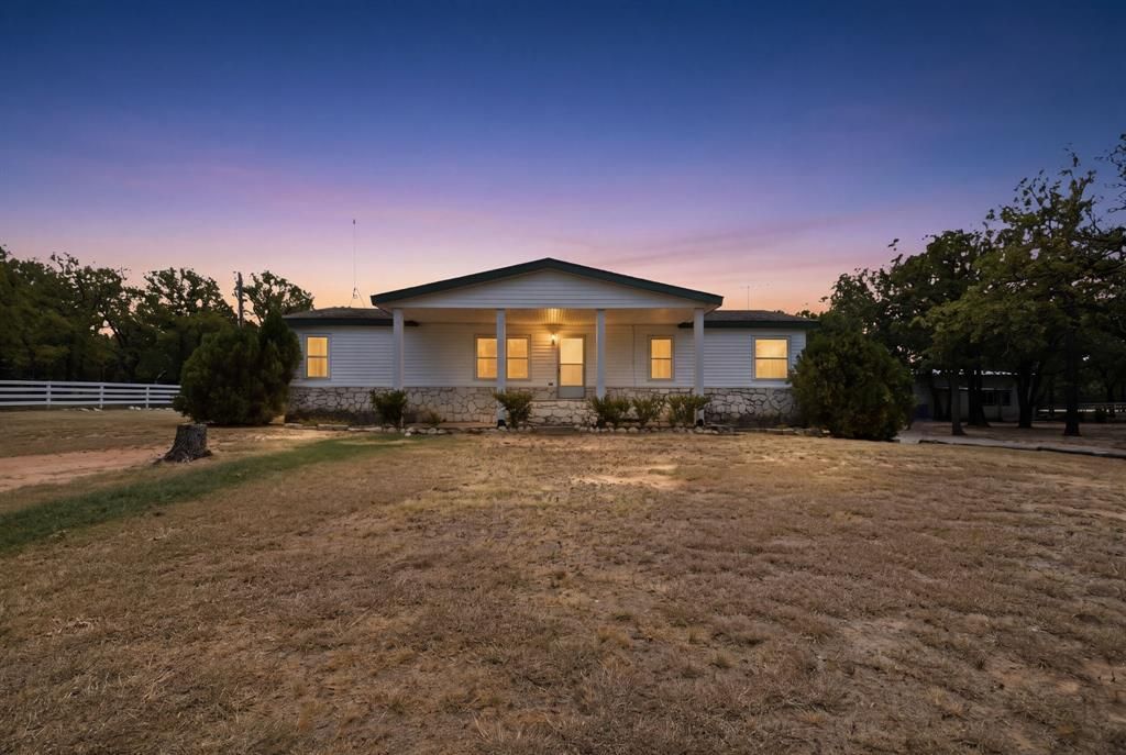 803 Spring Valley Road, Paradise, TX 76073 Main Photo