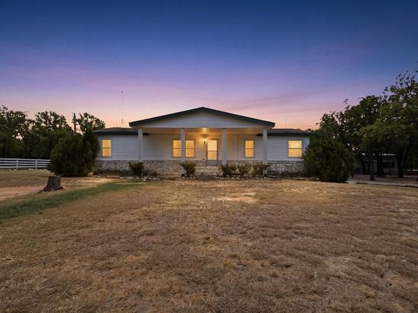 803 Spring Valley Road, Paradise, TX 76073