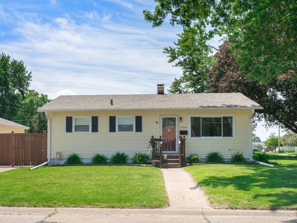 1004 37th Avenue , East Moline, IL 61244