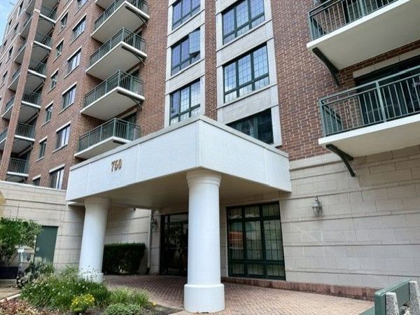 750 Pearson Street , Unit 302, Des Plaines, IL 60016