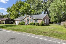 102 Mary Ann Drive photo 4