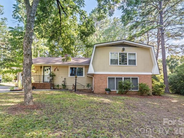1659 maple Avenue , Albemarle, NC 28001