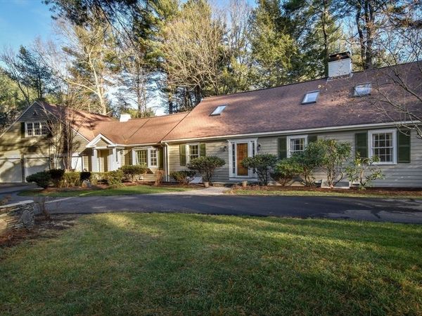 9 Buttercup Ln, Dover, MA 02030