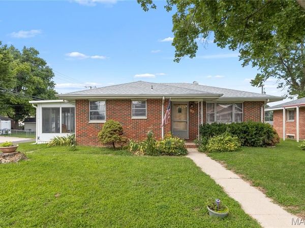 83 Harnett Avenue, Wood River, IL 62095
