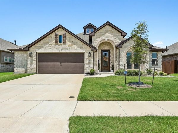 121 Claywood Drive, Glenn Heights, TX 75154