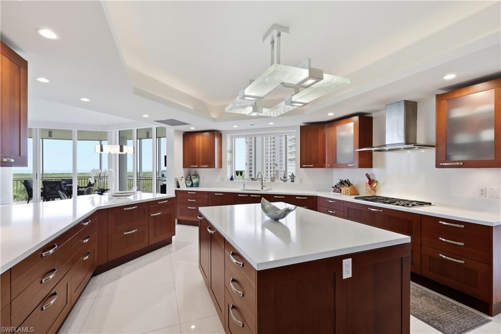 13675 Vanderbilt Dr, Unit 810, Naples, FL 34110 Photo