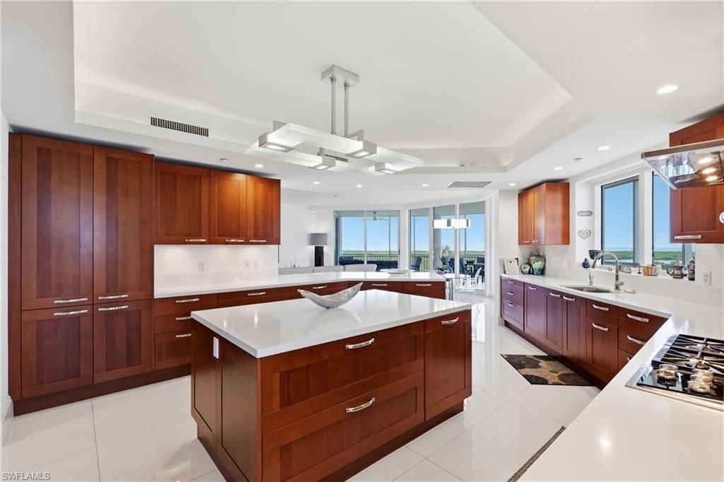 13675 Vanderbilt Dr , Unit 810, Naples, FL 34110 Photo