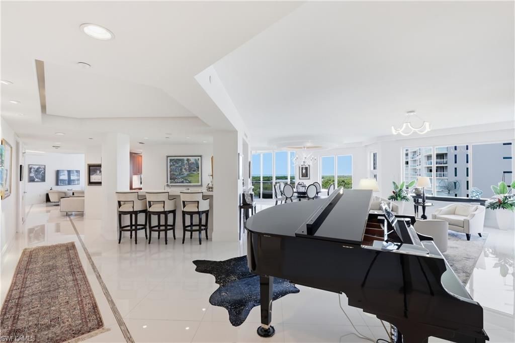 13675 Vanderbilt Dr, Unit 810, Naples, FL 34110 Photo