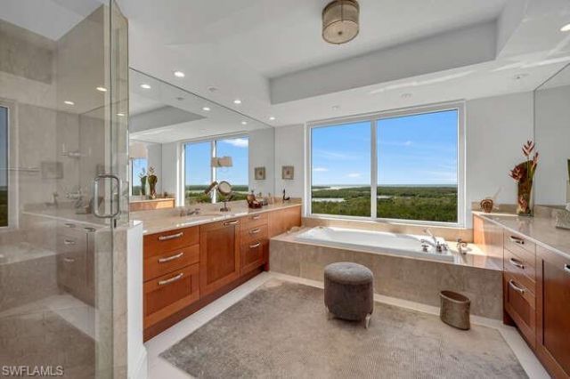 13675 Vanderbilt Dr, Unit 810, Naples, FL 34110 Photo