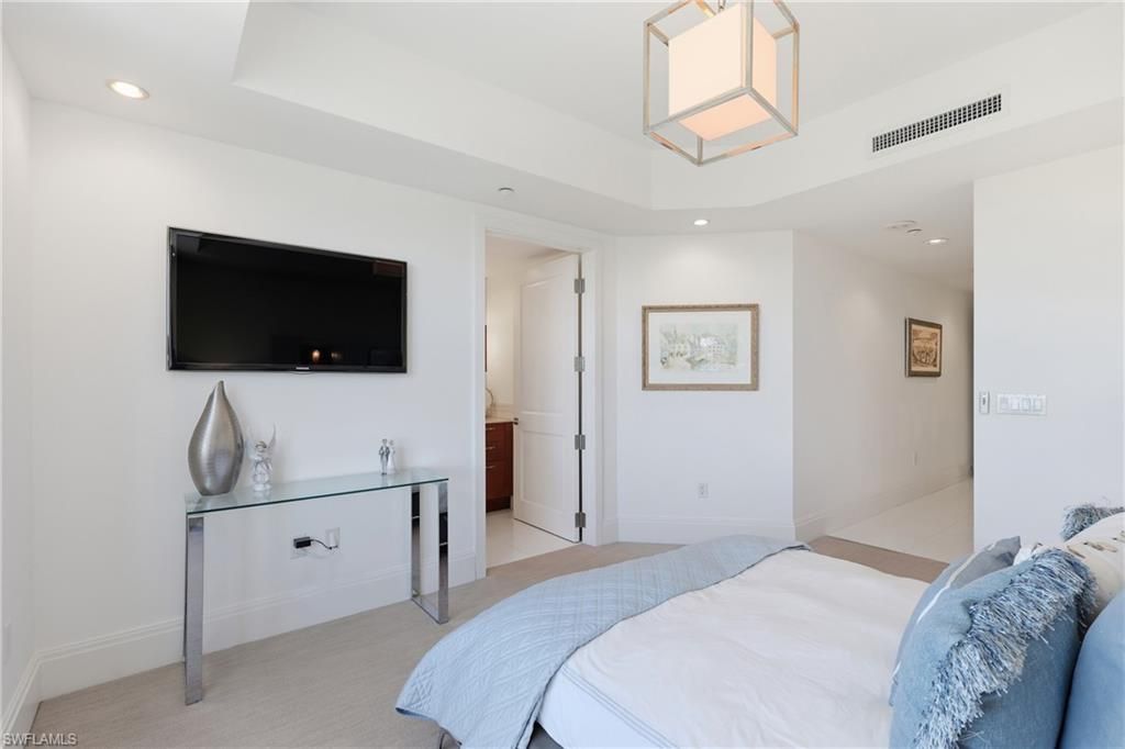 13675 Vanderbilt Dr, Unit 810, Naples, FL 34110 Photo
