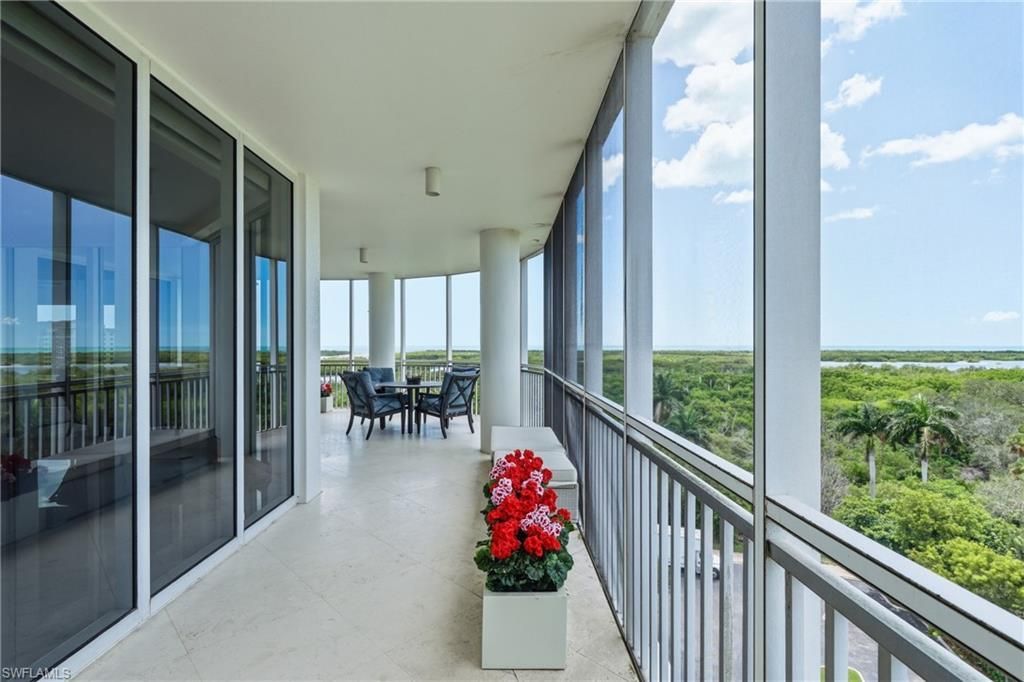 13675 Vanderbilt Dr , Unit 810, Naples, FL 34110 Photo
