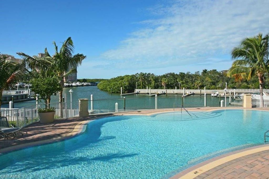 13675 Vanderbilt Dr , Unit 810, Naples, FL 34110 Photo