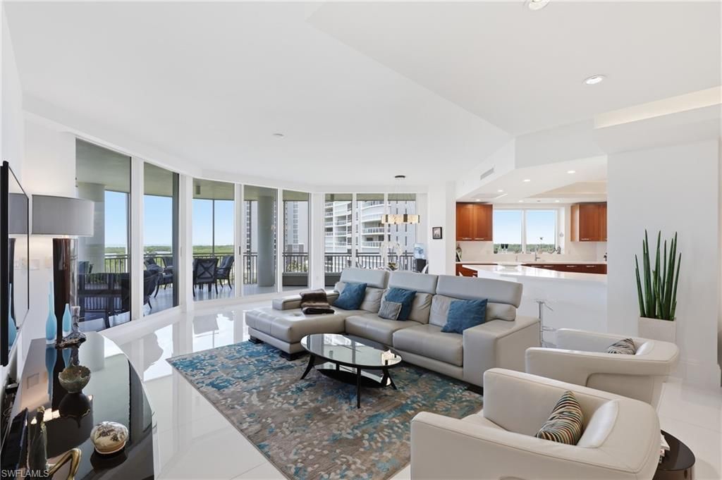13675 Vanderbilt Dr, Unit 810, Naples, FL 34110 Photo