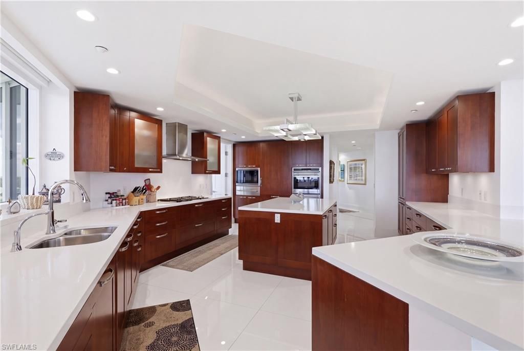 13675 Vanderbilt Dr, Unit 810, Naples, FL 34110 Photo