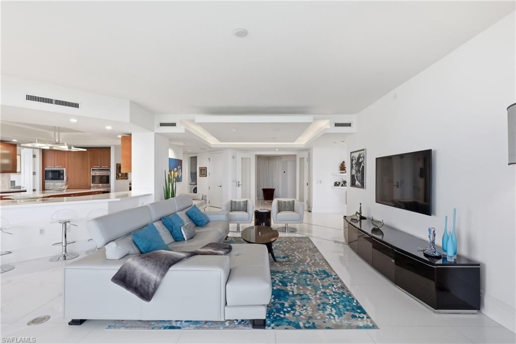 13675 Vanderbilt Dr , Unit 810, Naples, FL 34110 Photo